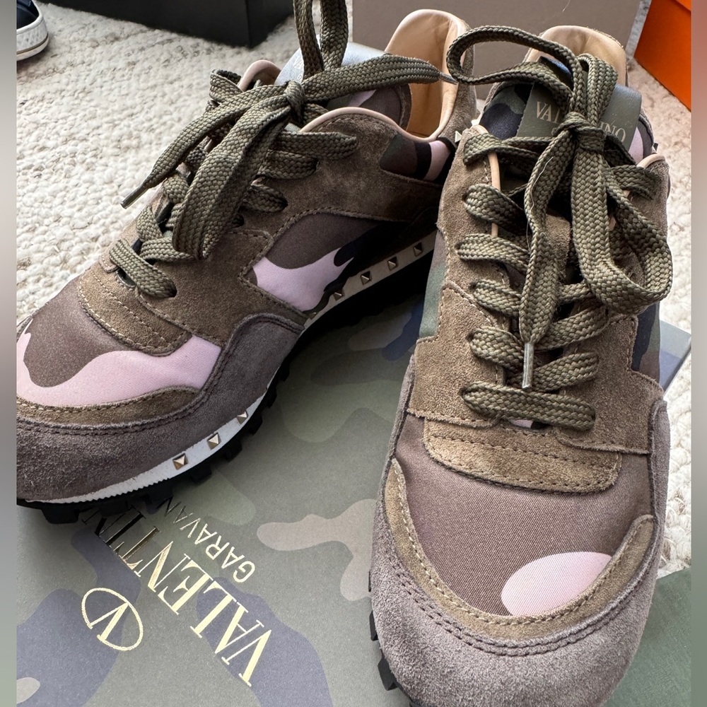 VALENTINO Camo rockstud sneakers - 36.5